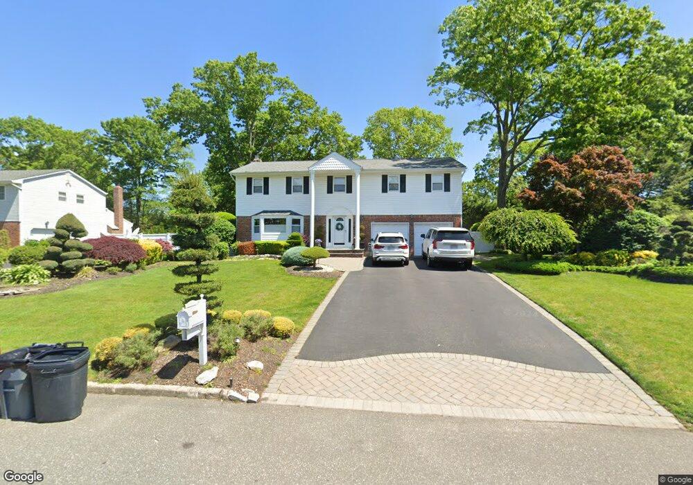 21 Ron Ct, ComMacK, NY 11725 - photo 1
