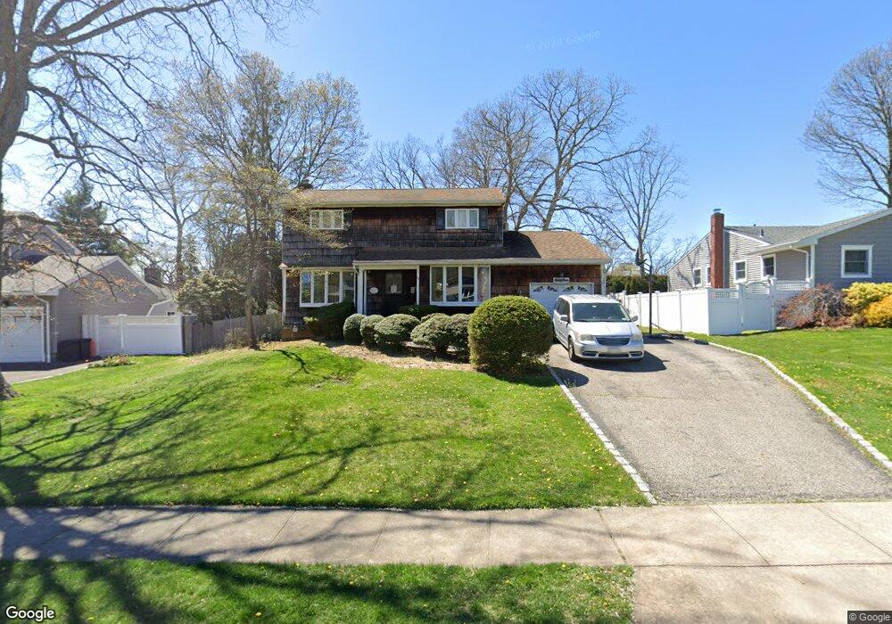 34 Wenmore Rd, ComMacK, NY 11725 - photo 1