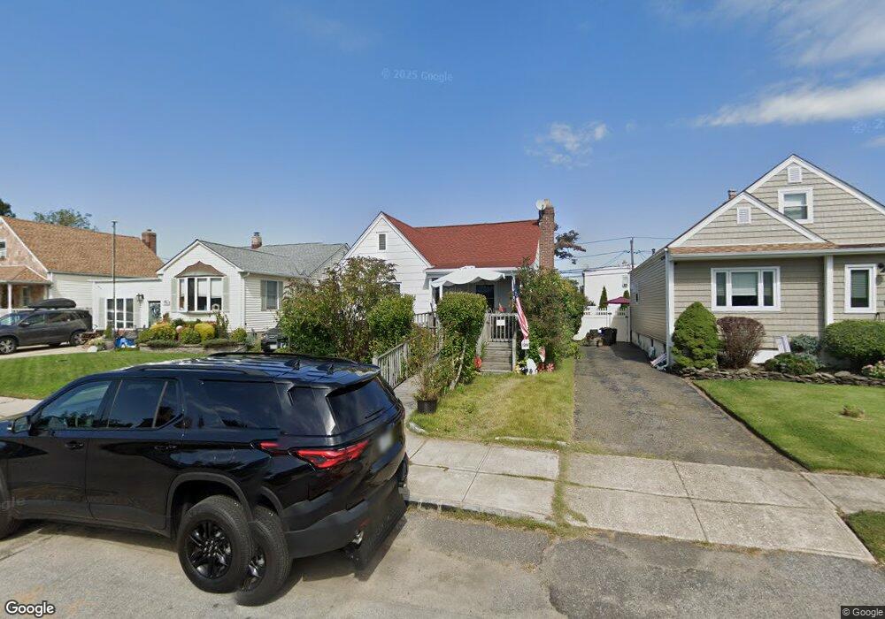 128 Deauville Pkwy, Lindenhurst, NY 11757 - photo 1