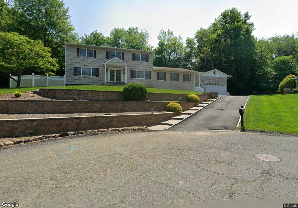 5 Water Mill Ct, Valley Cottage, NY 10989 - photo 1