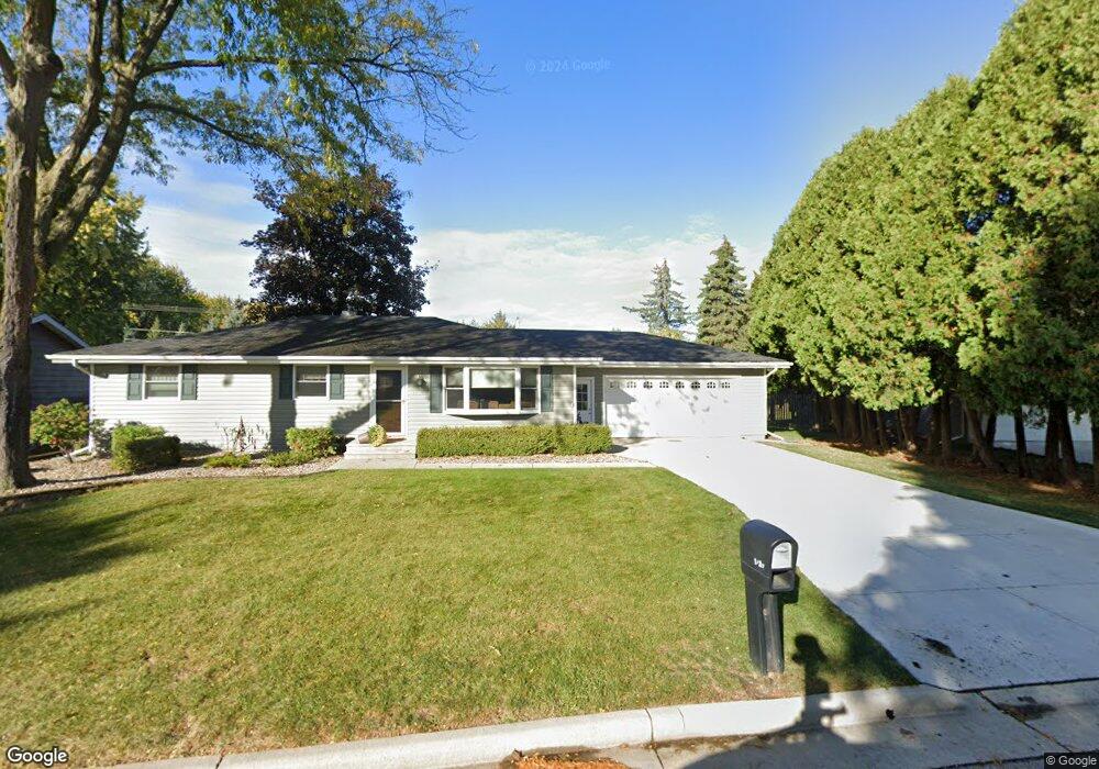 1729 N Blossom Dr, Appleton, WI 54914 - photo 1