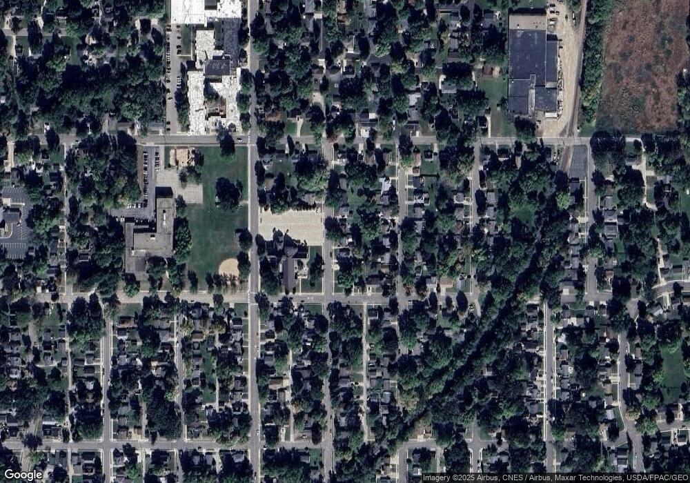 918 Saint Thomas Ave, Albert Lea, MN 56007 - photo 1