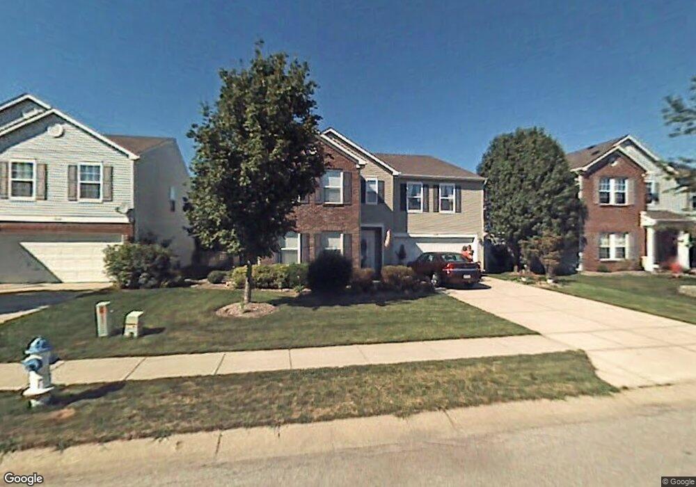 10178 Holly Berry Cir, Fishers, IN 46038 - photo 1