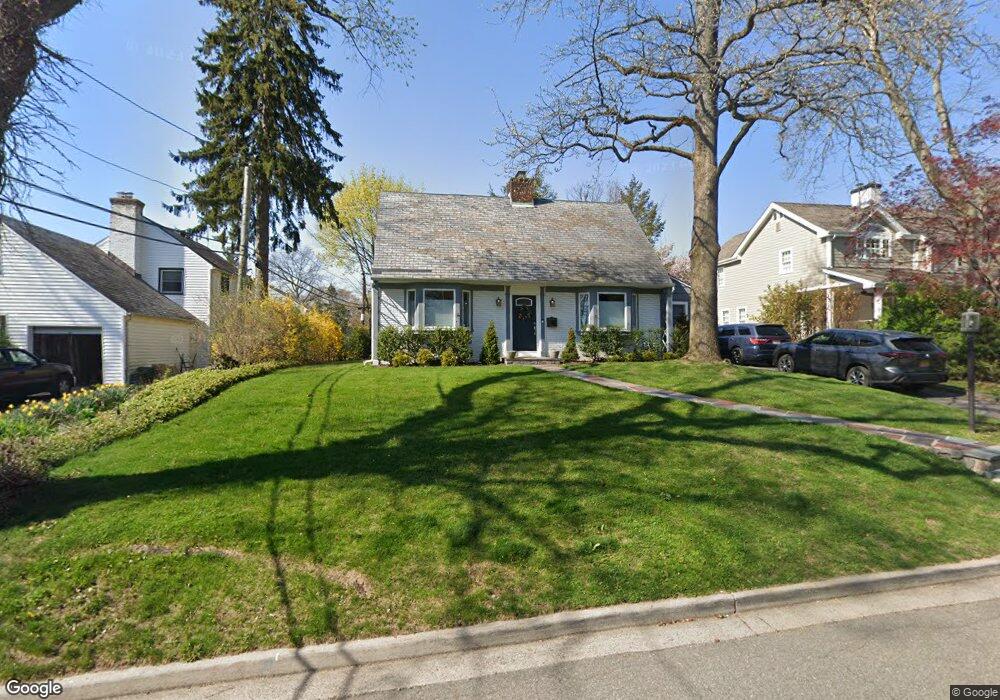 3 Alden Ln, Port Washington, NY 11050 - photo 1