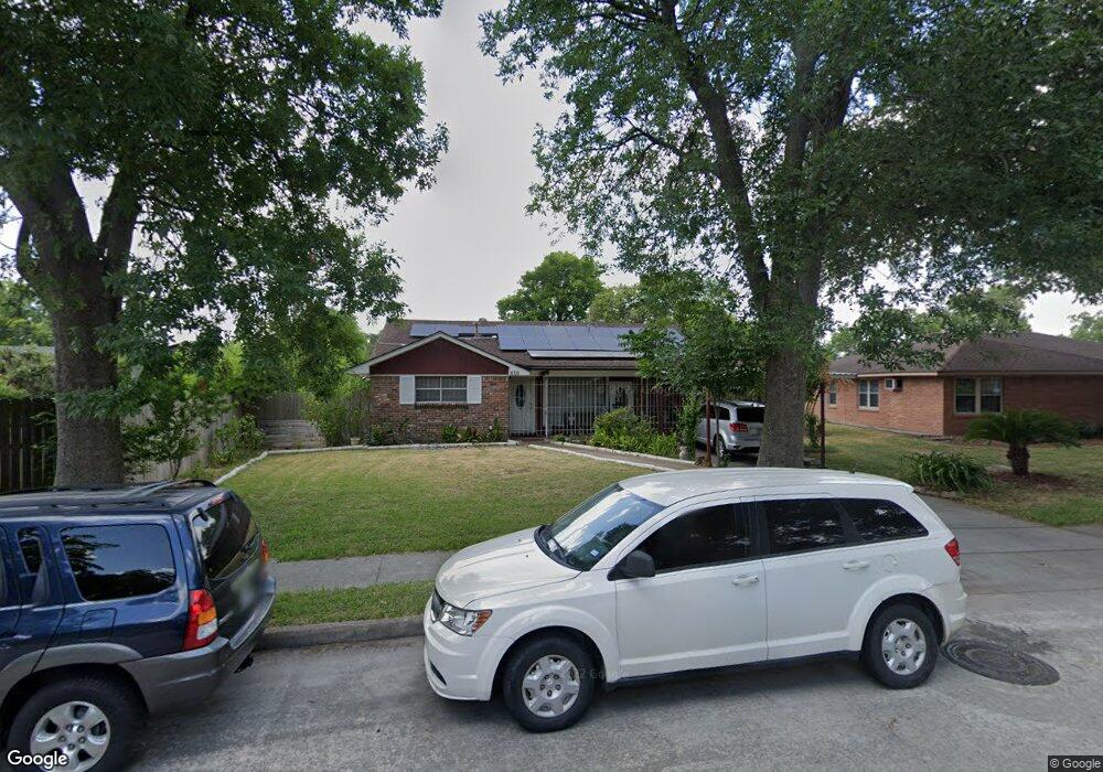 630 Nest Ln, Houston, TX 77022 - photo 1