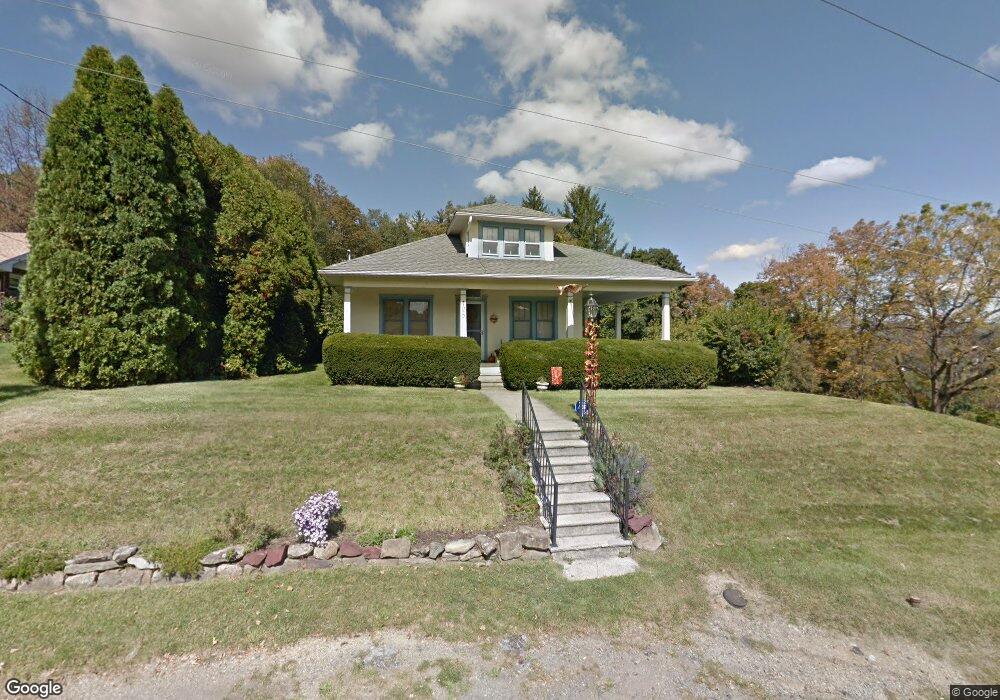 425 E Franklin St, Slatington, PA 18080 - photo 1