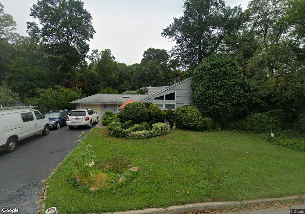 20 Hemlock Ln, Glen Cove, NY 11542 - photo 1