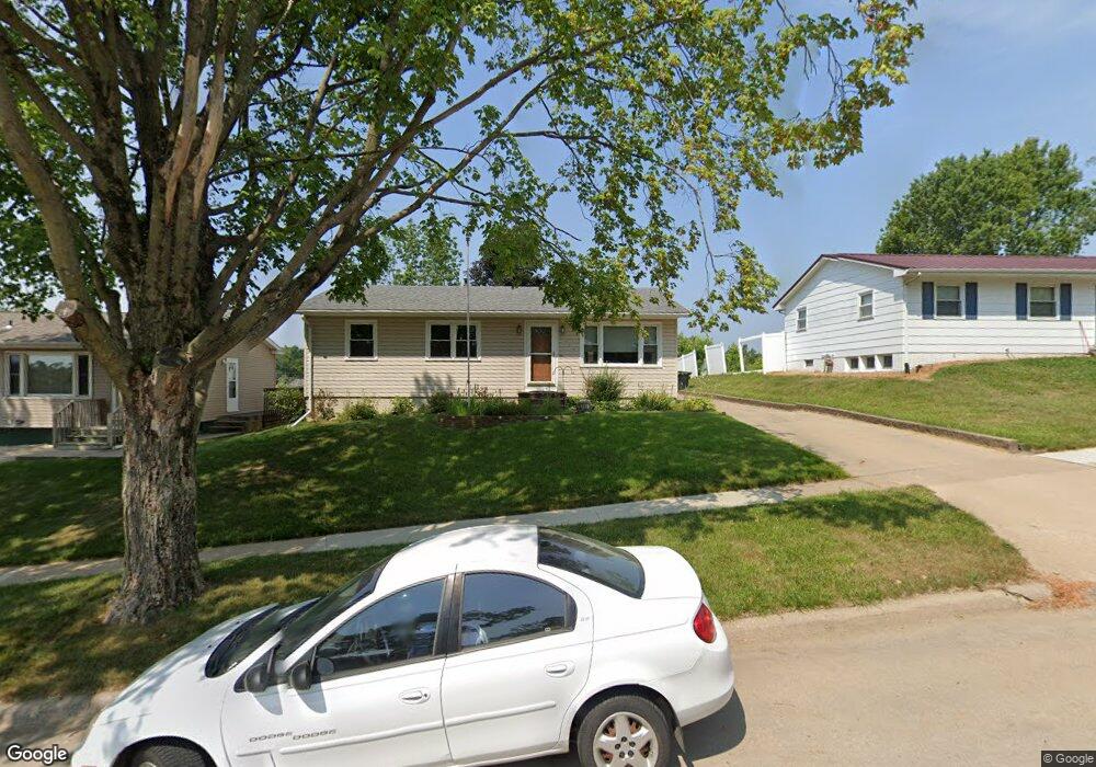 1718 Hillside Dr NW, Cedar Rapids, IA 52405 - photo 1