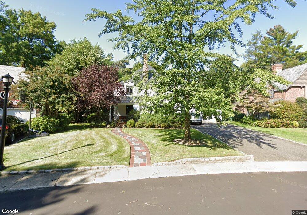 21 Bourndale Rd N, Manhasset, NY 11030 - photo 1