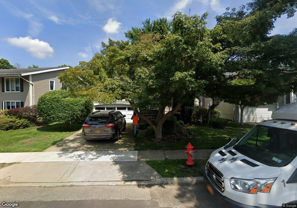 28 Fishermans Dr, Port Washington, NY 11050 - photo 1