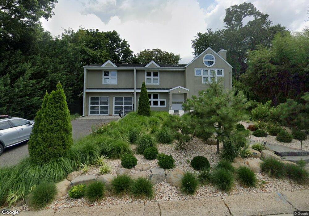 27 North Ct, Port Washington, NY 11050 - photo 1