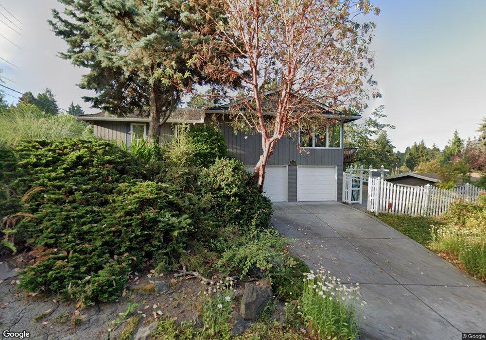 8005 SE 34th St, Mercer Island, WA 98040 - photo 1