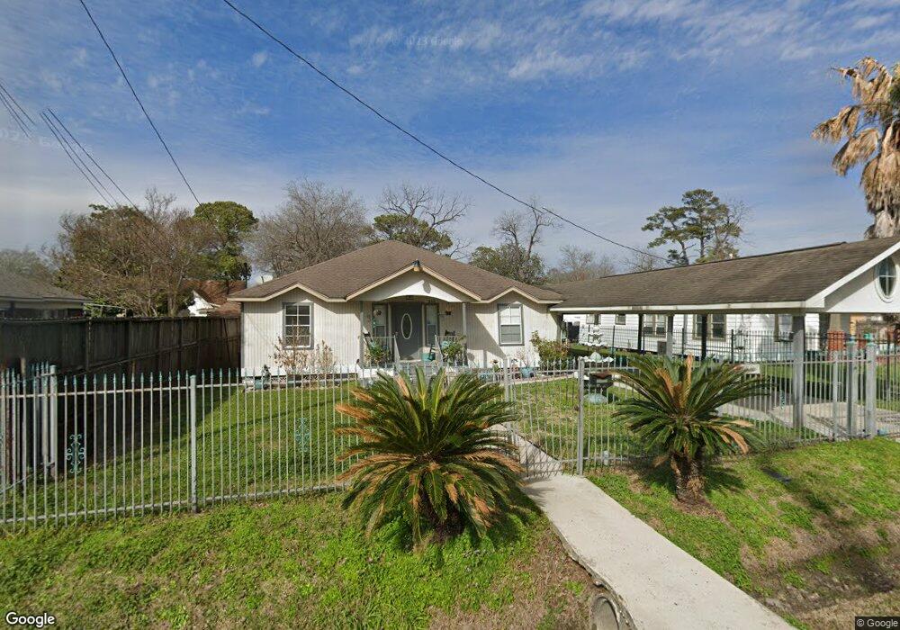 915 Melbourne St, Houston, TX 77022 - photo 1