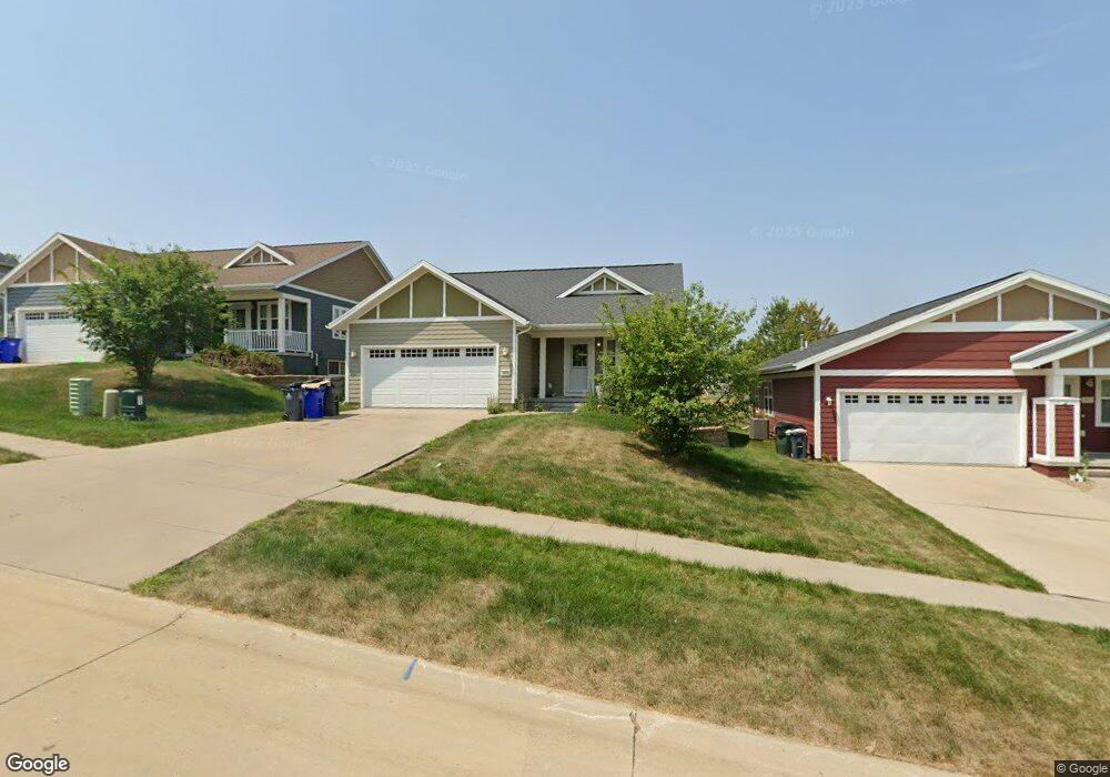 2048 Rosewood Dr NW, Cedar Rapids, IA 52405 - photo 1