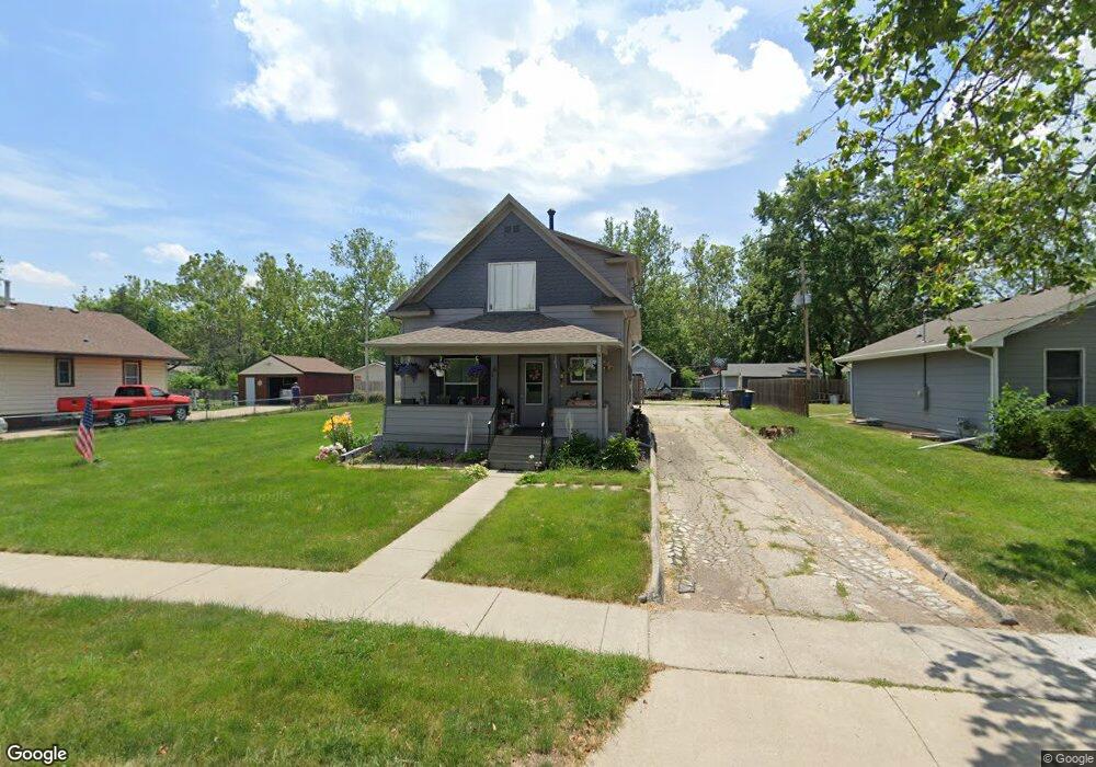 327 E Edison Ave, Des Moines, IA 50315 - photo 1