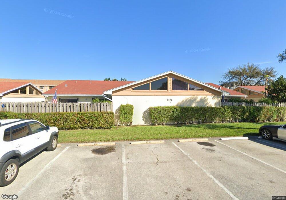 4377 Woodstock Dr unit D, West Palm Beach, FL 33409 - photo 1