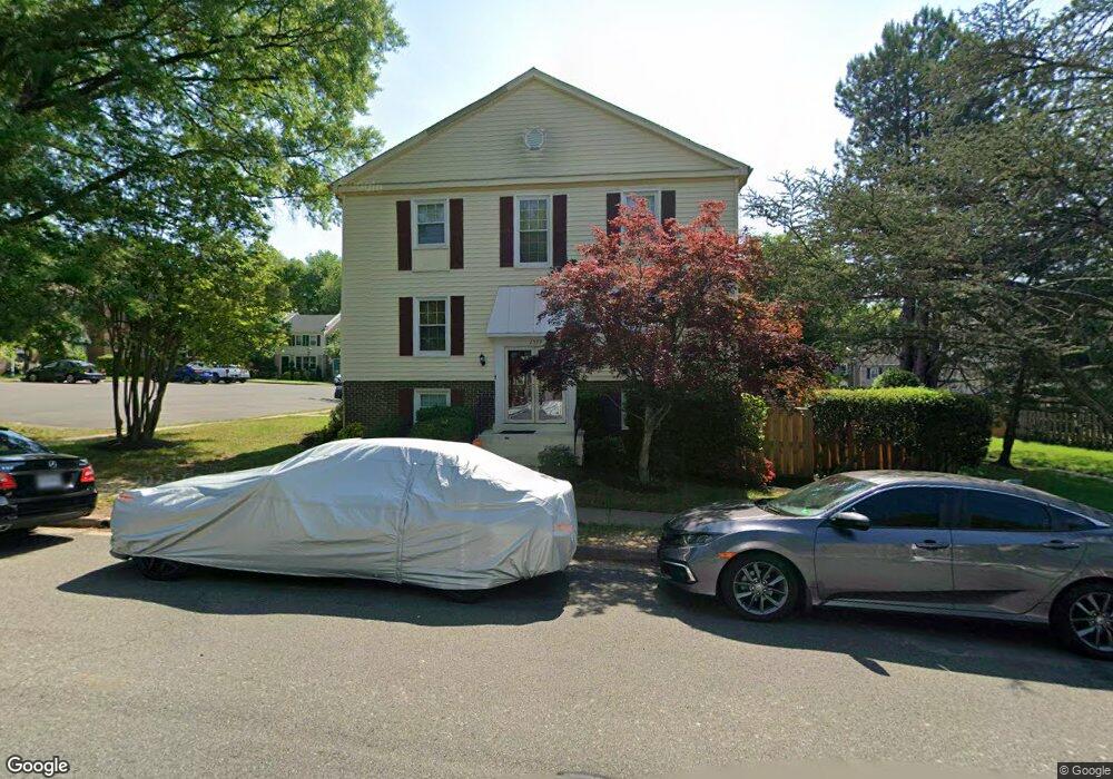 2577 Windbreak Dr, Alexandria, VA 22306 - photo 1