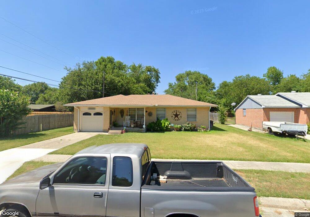 1703 Heather Rd, Gainesville, TX 76240 - photo 1