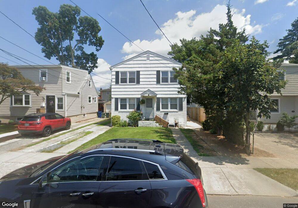 16 Dunwood Rd unit 2nd Fl, Port Washington, NY 11050 - photo 1