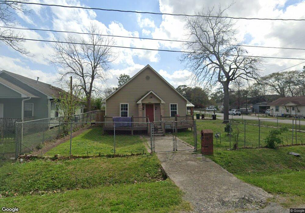 704 Warner St, Houston, TX 77022 - photo 1