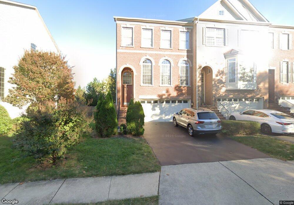 25826 Commons Square, Chantilly, VA 20152 - photo 1