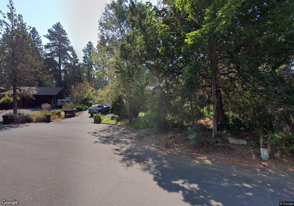 1639 NE Edgecliff Cir, Bend, OR 97701 - photo 1