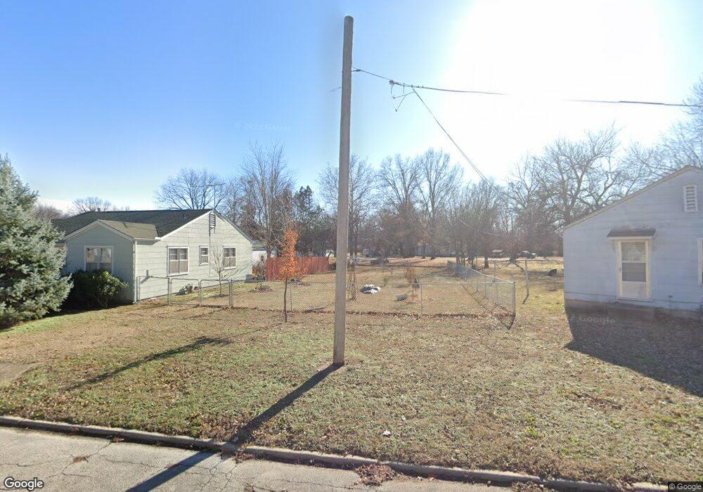 2912 Broadway Ave, Parsons, KS 67357 - photo 1