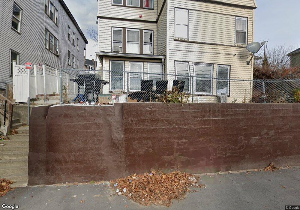 433 Riverside Dr, Lawrence, MA 01841 - photo 1