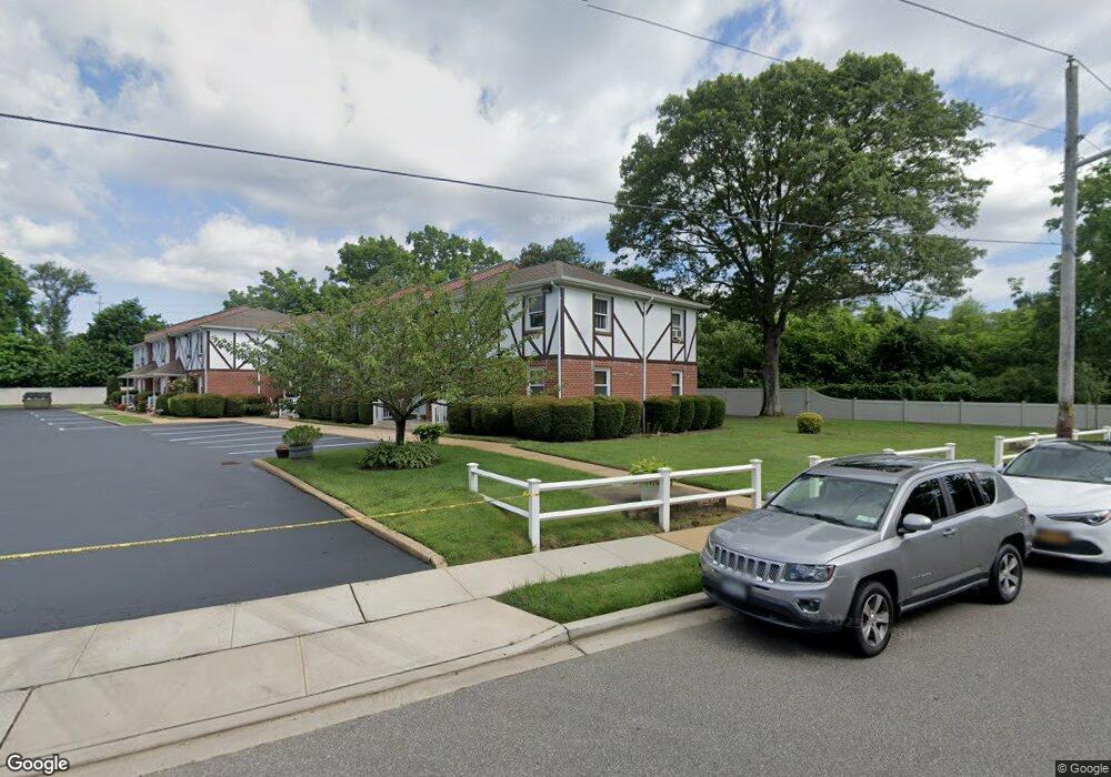 2070 Lakeview Rd unit B, Bellmore, NY 11710 - photo 1