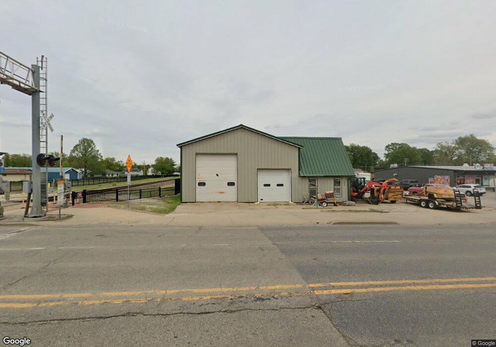 620 Keokuk St, Lincoln, IL 62656 - photo 1