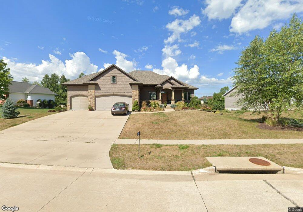 556 Squaw Creek Cir, Marion, IA 52302 - photo 1