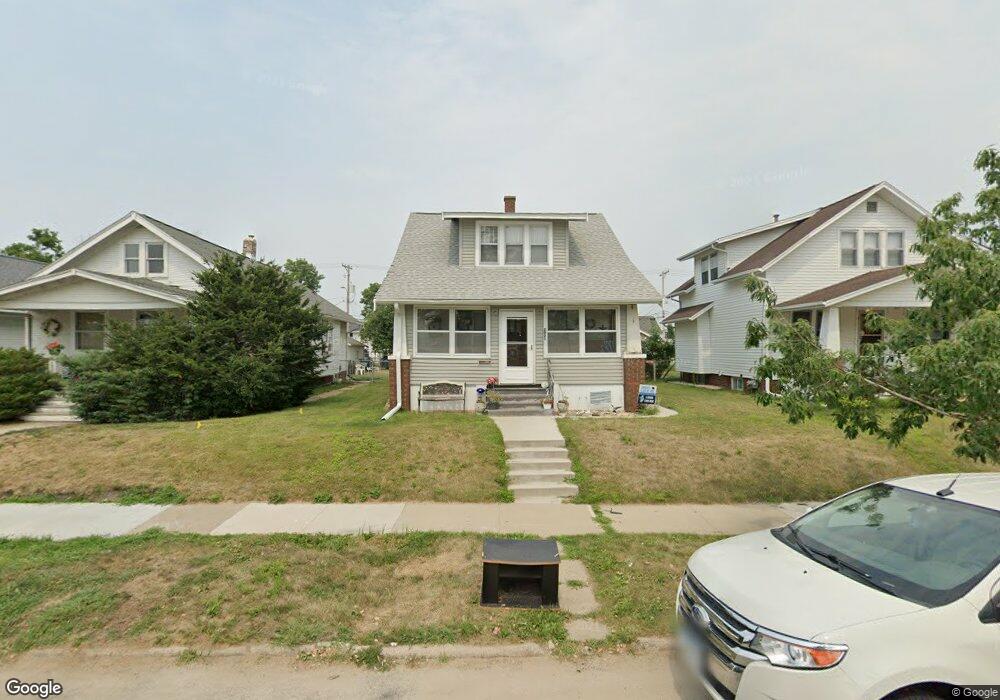 2021 D St SW, Cedar Rapids, IA 52404 - photo 1