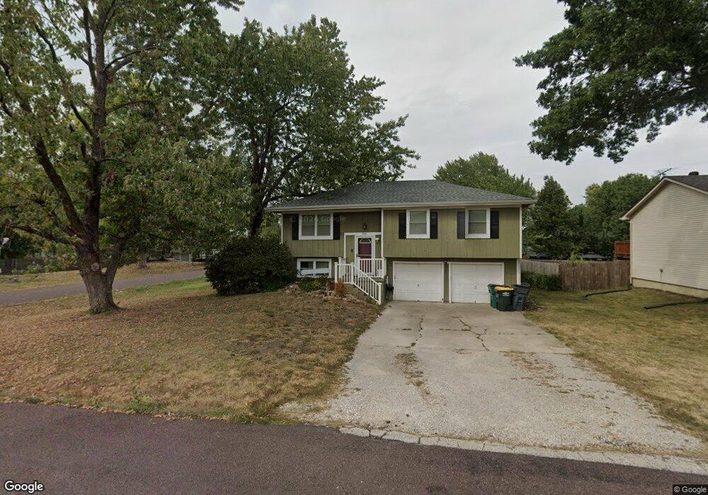 510 W Smith St, Spring Hill, KS 66083 - photo 1