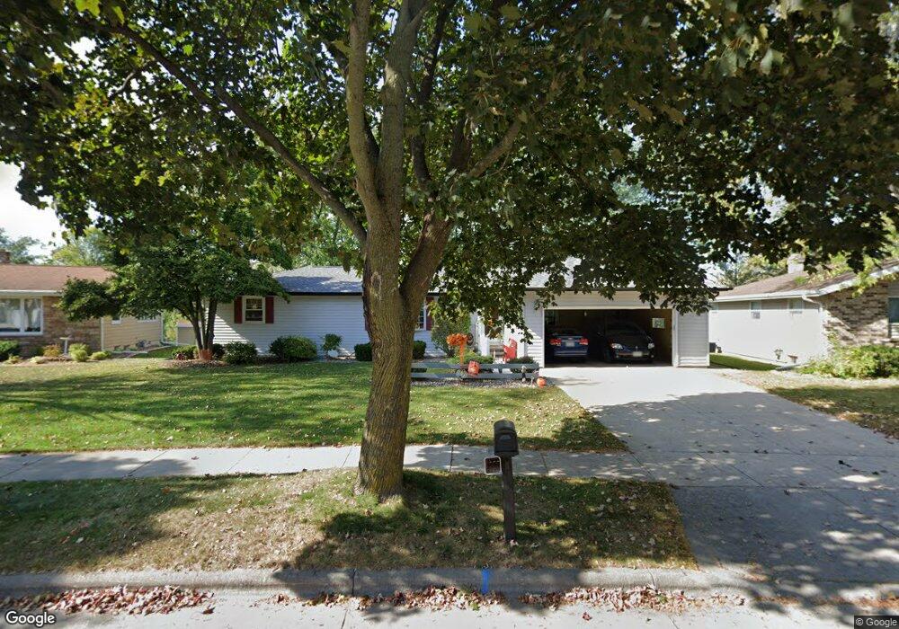 424 Jerelyn Ct, Combined Locks, WI 54113 - photo 1