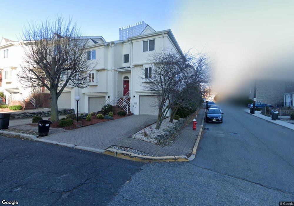 141 Old Palisade Rd, Fort Lee, NJ 07024 - photo 1