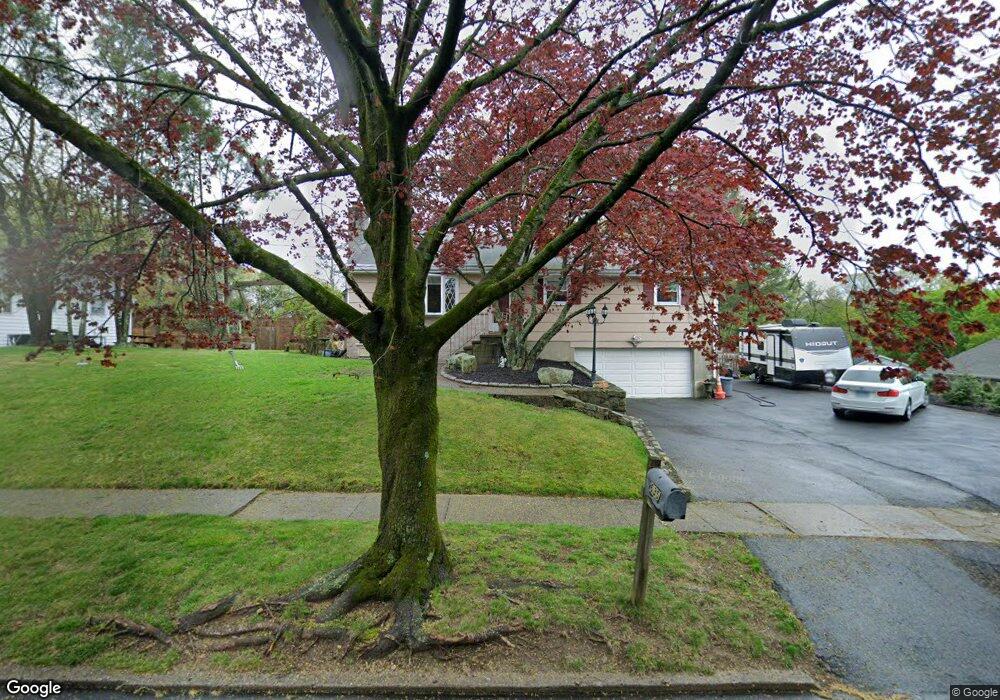 635 Zenith Dr, Stratford, CT 06614 - photo 1