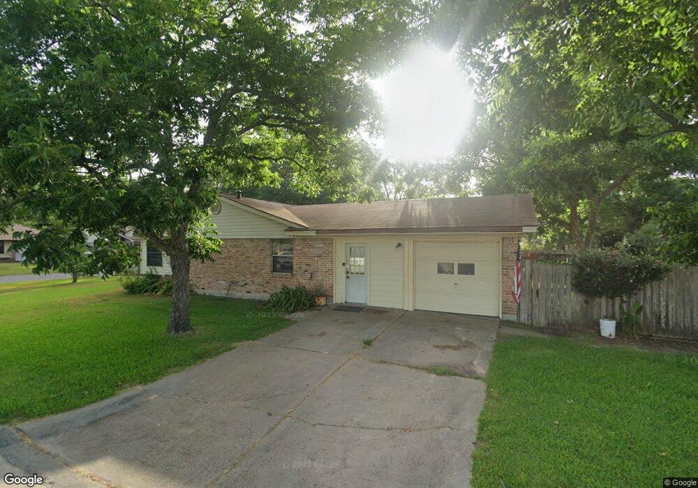 300 Sycamore St, Alvin, TX 77511 - photo 1