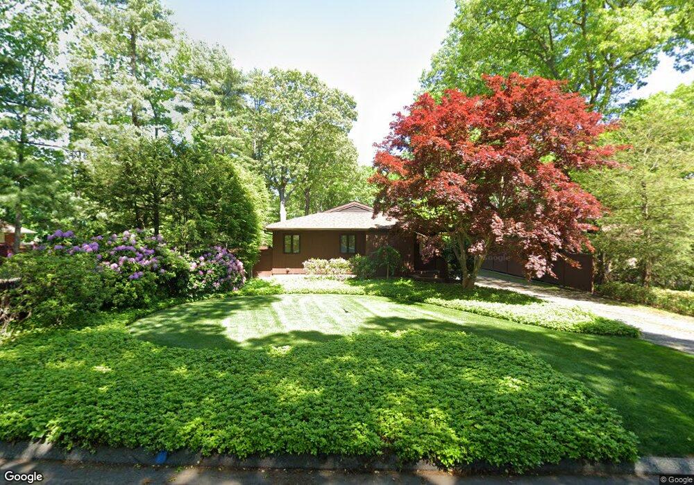 51 Broadview Dr, ComMacK, NY 11725 - photo 1