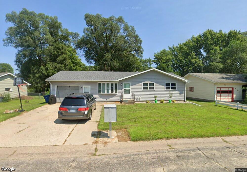 913 Redwood St E, La Crescent, MN 55947 - photo 1