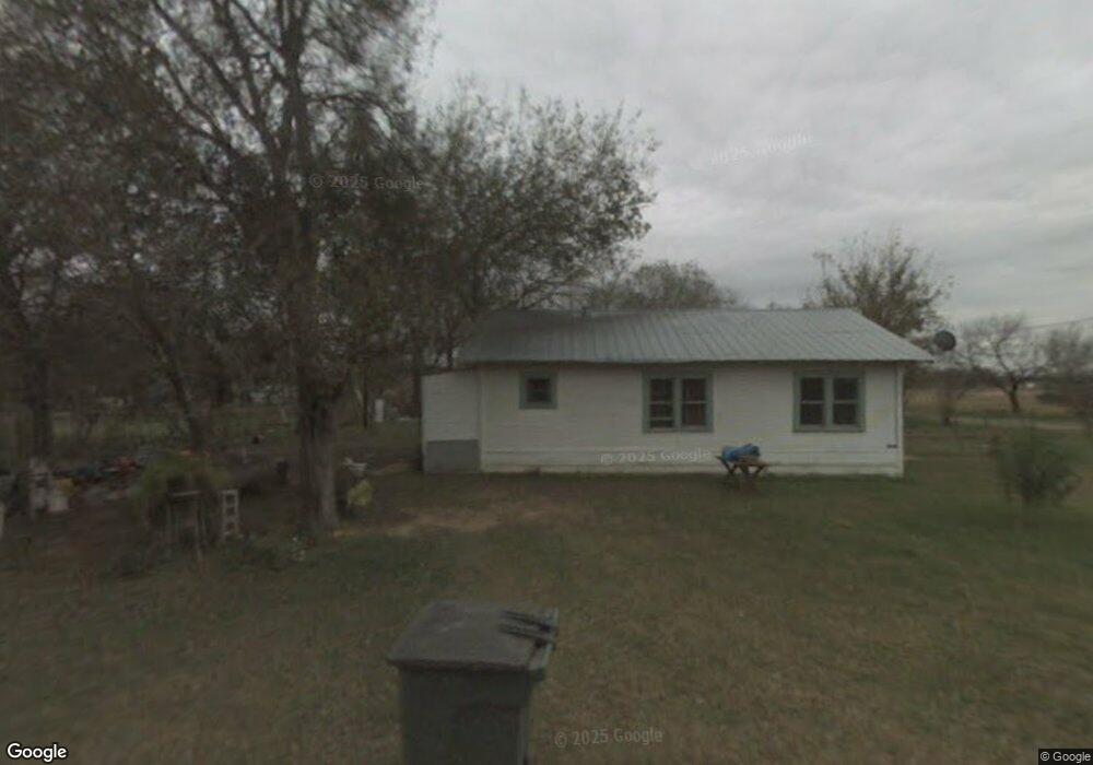 102 E 2nd St, Elmendorf, TX 78112