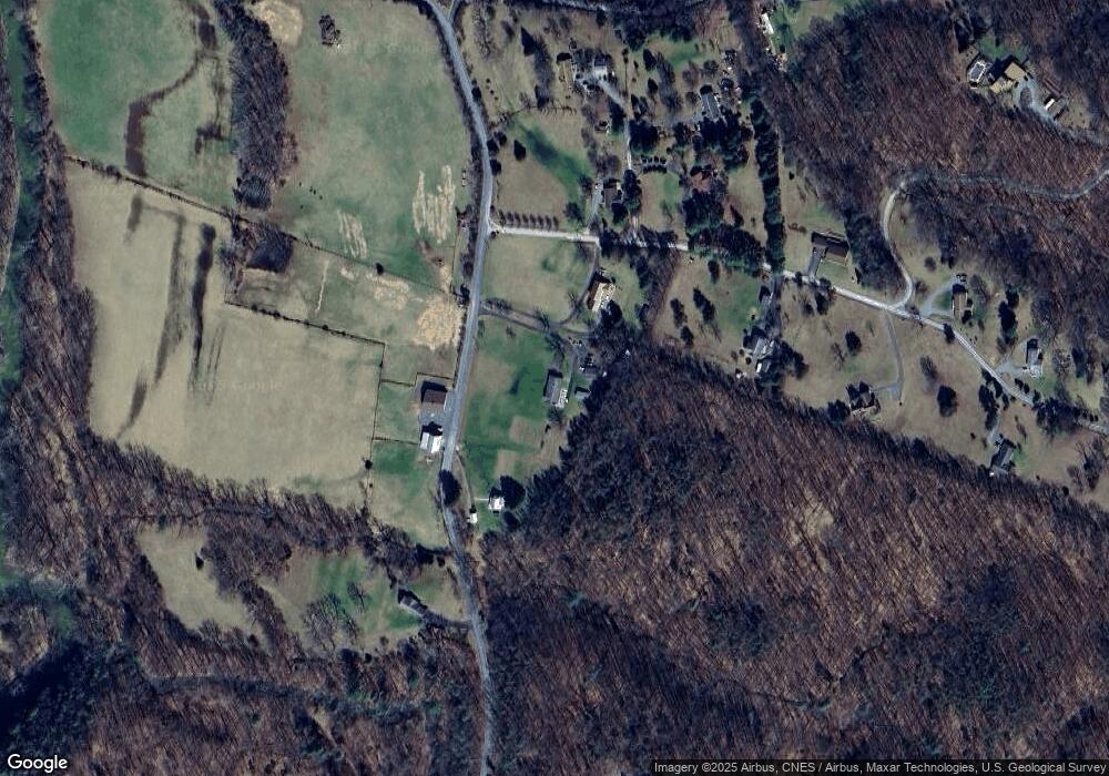 581 Mountain Run Rd, Berkeley Springs, WV 25411 - photo 1