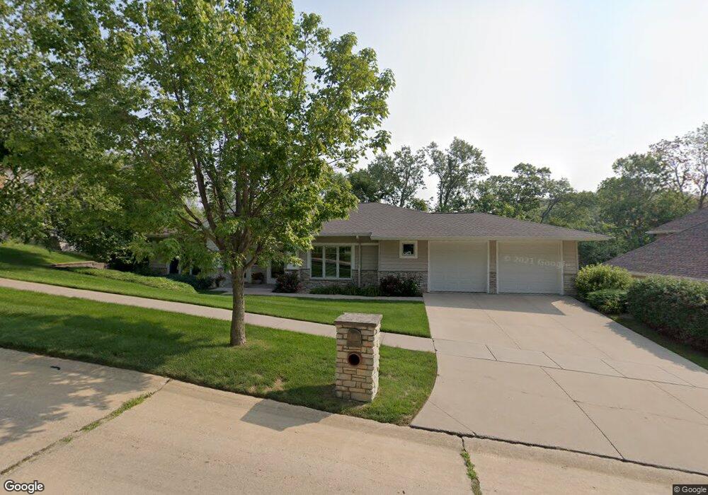 2716 Long Bluff Rd NE, Cedar Rapids, IA 52402 - photo 1