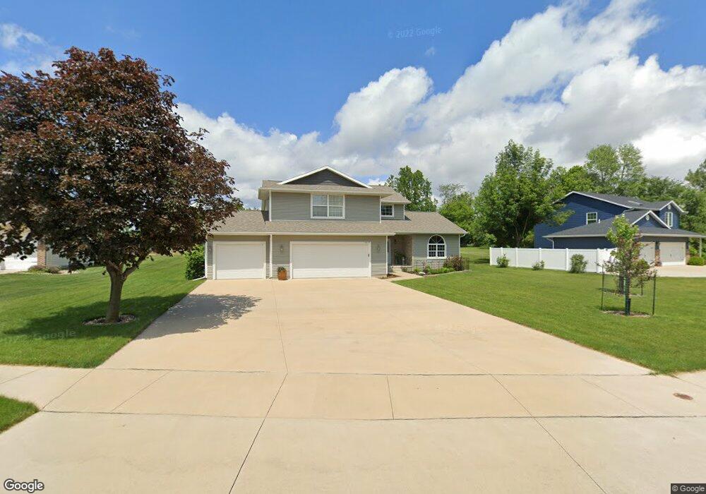 6614 Choctaw Ridge Rd NE, Cedar Rapids, IA 52411 - photo 1