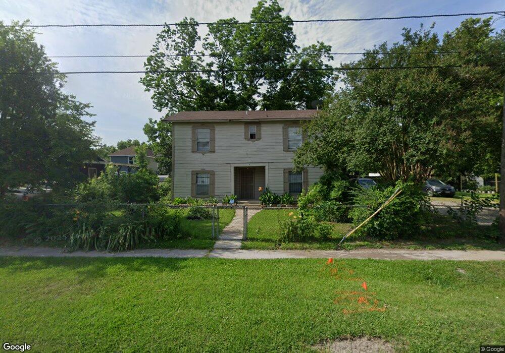 851 S Victory Dr, Houston, TX 77088 - photo 1