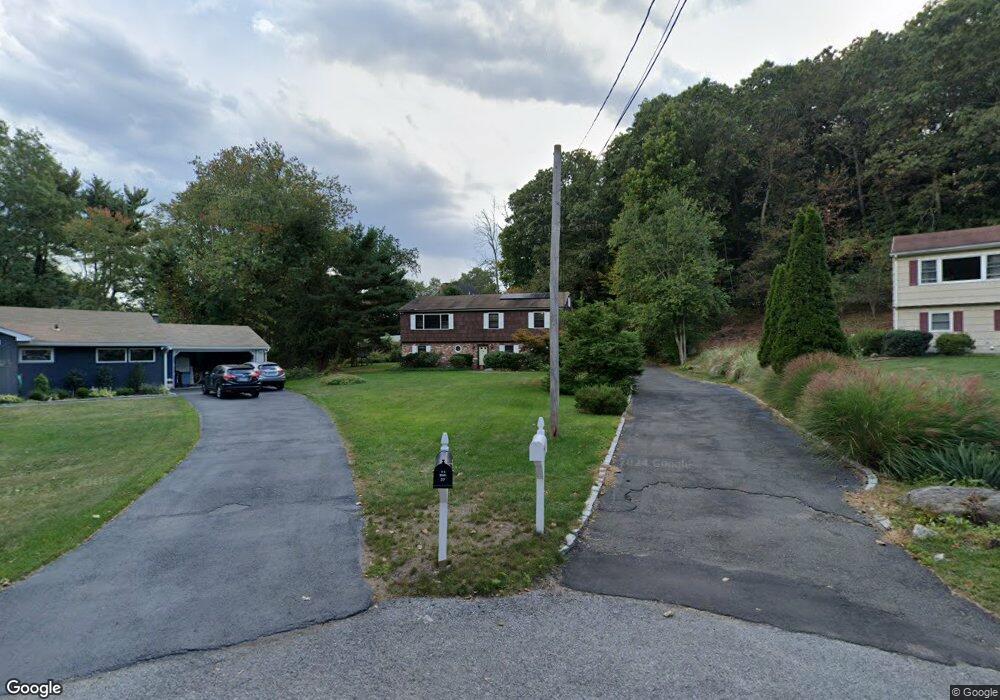 34 Riverview Dr, Norwalk, CT 06850 - photo 1