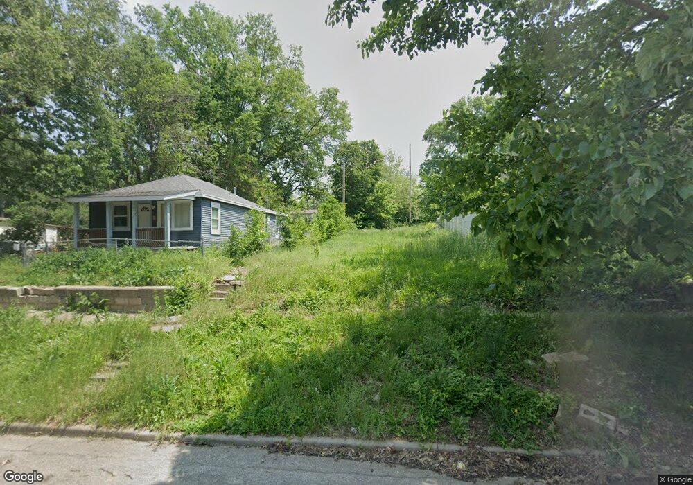 2518 SW Clay St, Topeka, KS 66611 - photo 1