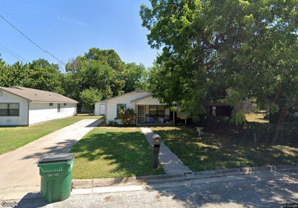 1414 E Pecan St, Gainesville, TX 76240 - photo 1
