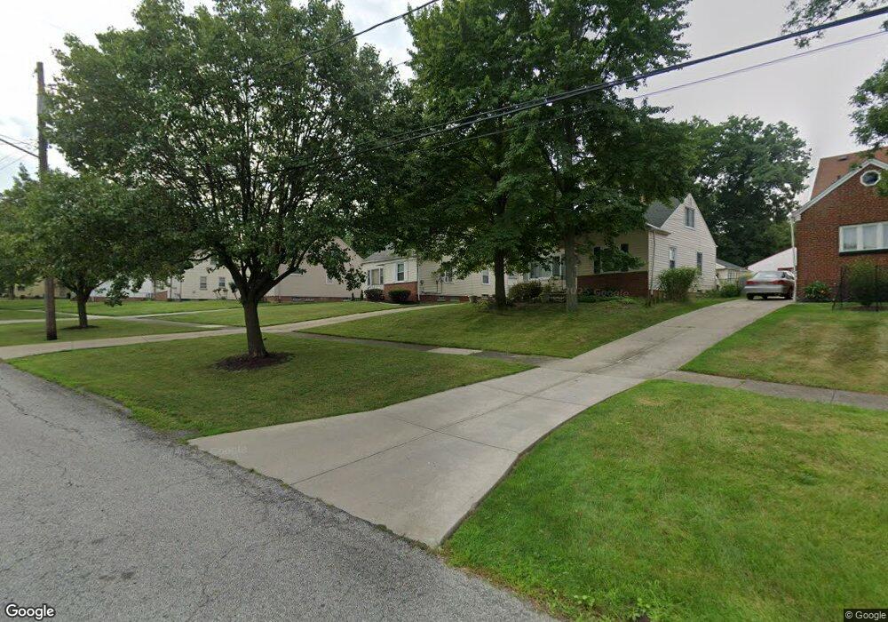 17200 Mccracken Rd, Maple Heights, OH 44137 - photo 1