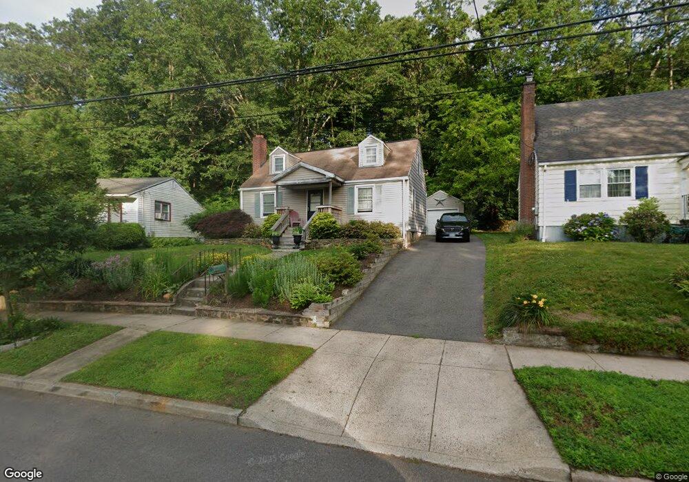 146 Lawncrest Rd, New Haven, CT 06515 - photo 1