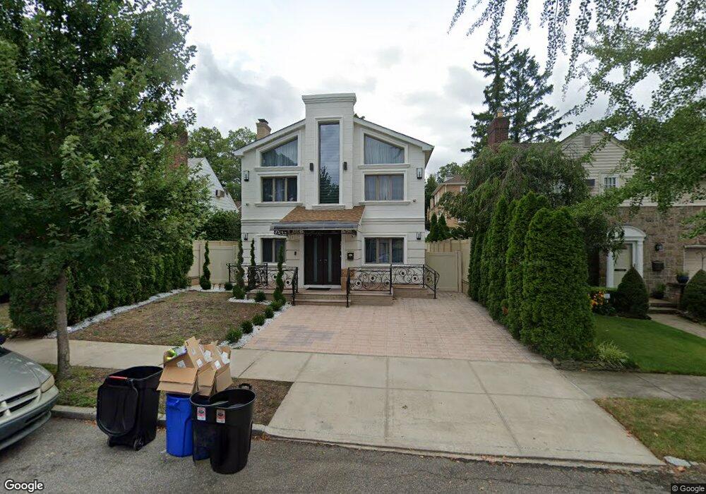 18552 80th Rd, Jamaica, NY 11432 - photo 1